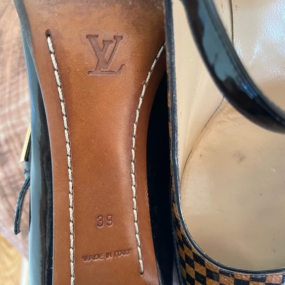authentic LOUIS VUITTON DAMIER EBENE PATTERN PATENT LEATHER PUMPS - Picture 4 of 7